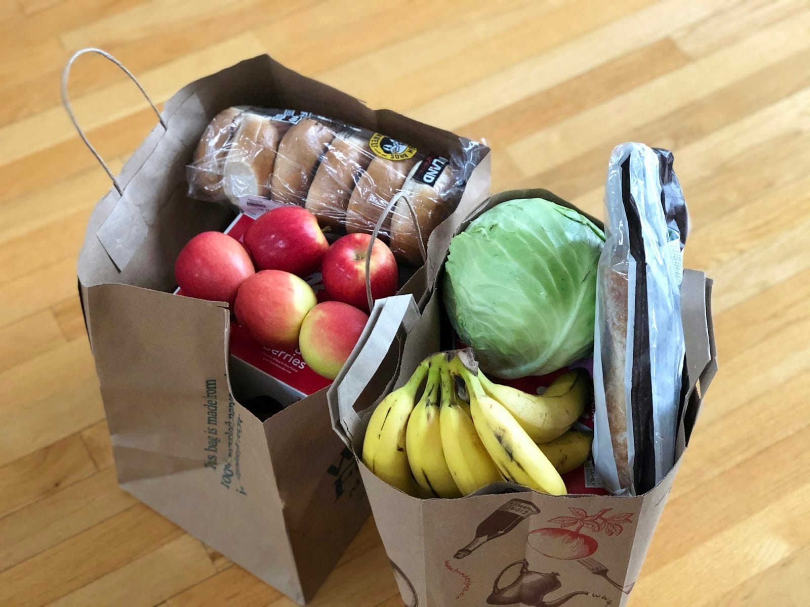 Reusable shopping bags with produce