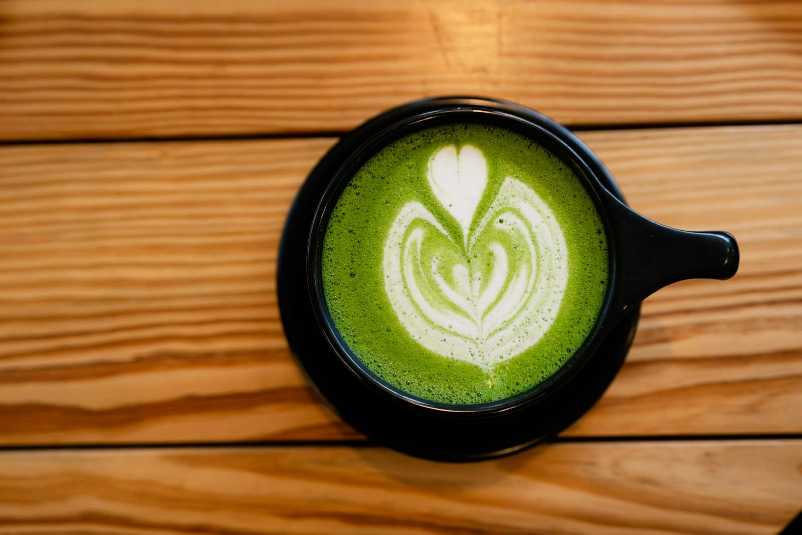 A matcha latte in a cup