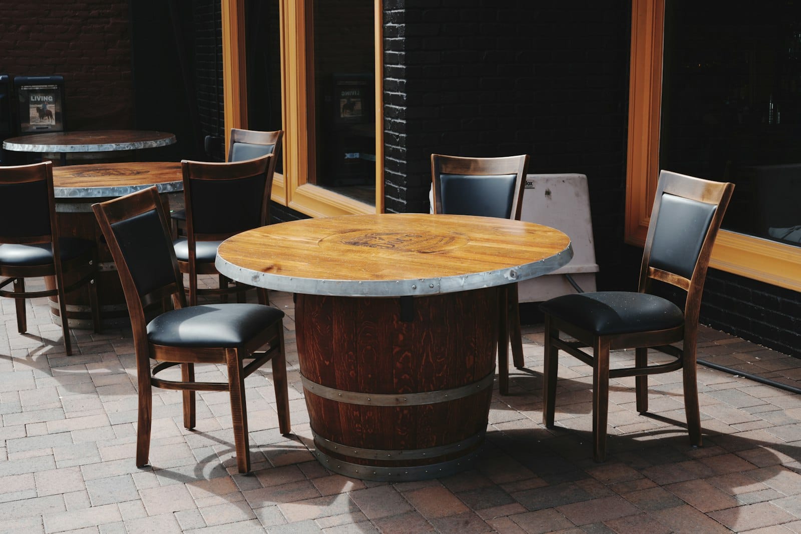 A pizza restaurant dining table